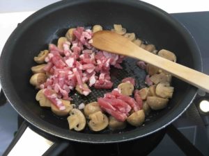 Recette-quiche-aux-champignons-mozzarella-et-lardons