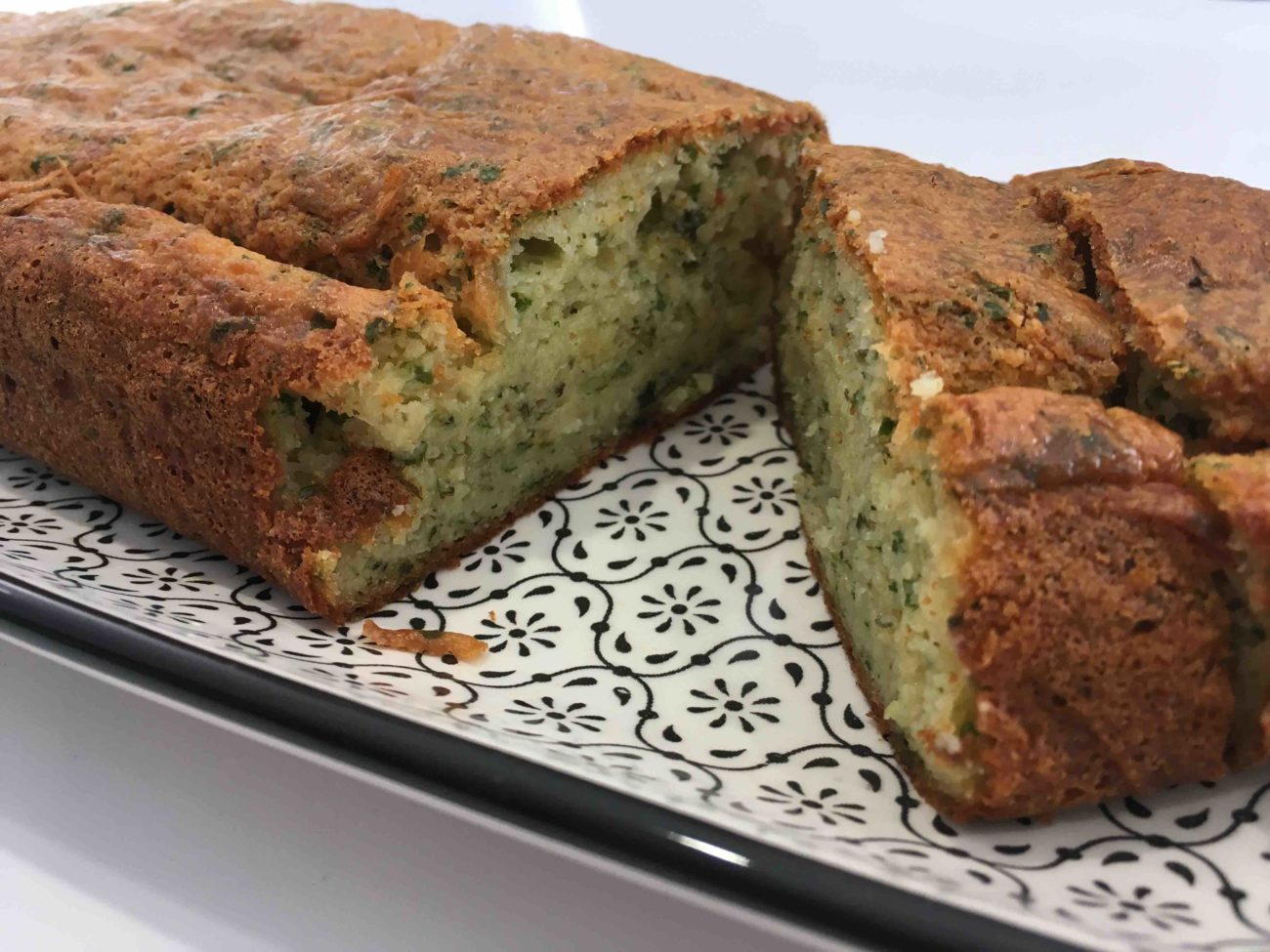 Cake aux fines herbes et à la mozzarella