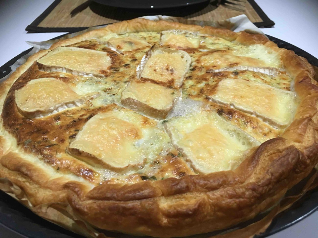 Quiche au fromage de brebis et aux herbes