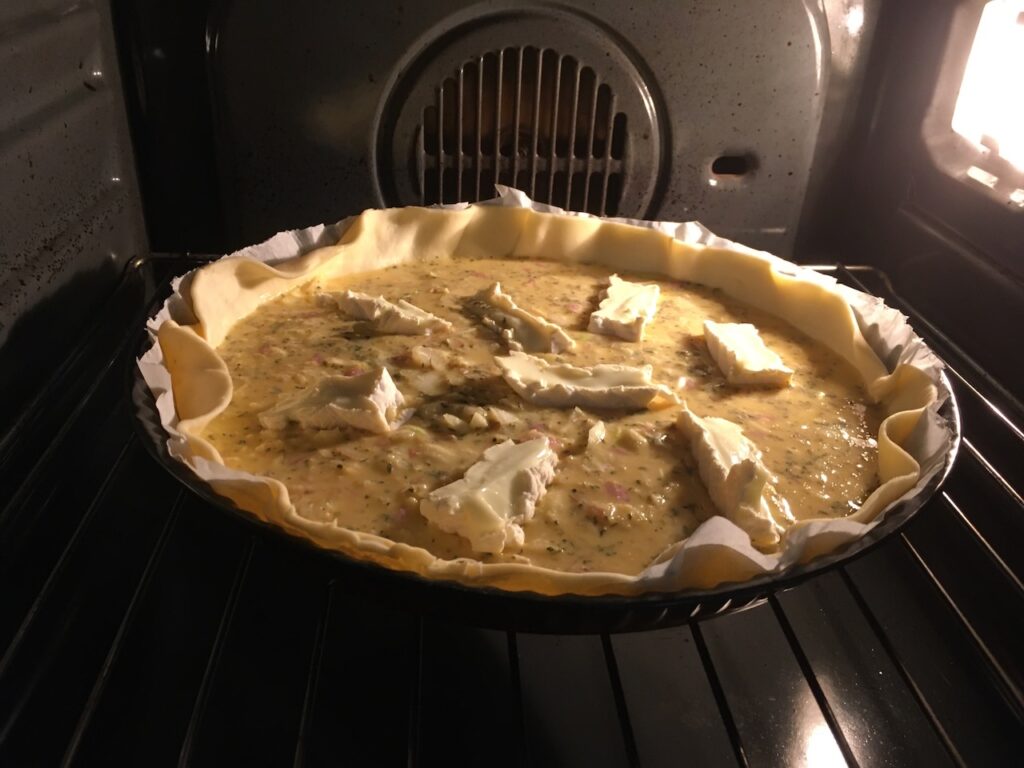 Recette quiche au fromage de brebis et aux herbes -Enfourner 25 minutes à 210°C