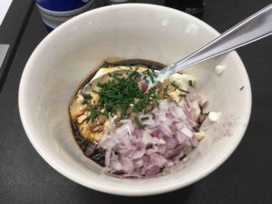 Recette-sauce-aperitif-a-la-creme-fraiche-et-a-la-ciboulette