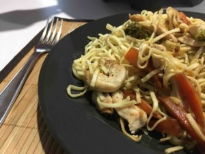 Nouilles sautees au poulet