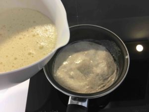 Recette gâteau à la crème pâtissière et à la rhubarbe