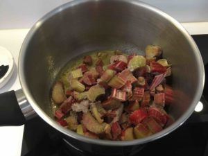Recette-gateau-a-la-creme-patissiere-et-a-la-rhubarbe