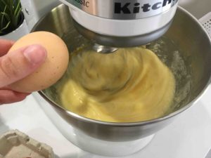 Recette-gateau-a-la-creme-patissiere-et-a-la-rhubarbe