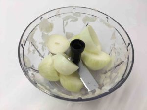 Recette-cake-parmentier-au-boeuf-et-aux-oignons-caramelises