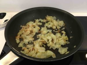 Recette-cake-parmentier-au-boeuf-et-aux-oignons-caramelises