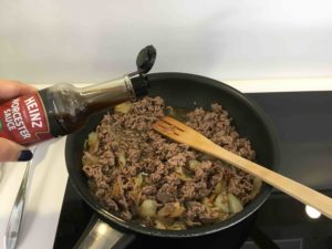 Recette-cake-parmentier-au-boeuf-et-aux-oignons-caramelises