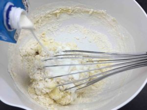 Recette-cake-parmentier-au-boeuf-et-aux-oignons-caramelises