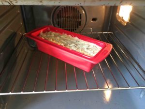 Recette-cake-parmentier-au-boeuf-et-aux-oignons-caramelises