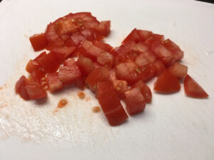 Couper les tomates en dés