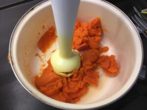 Recette flan de carottes -Mixer le tout ensemble.