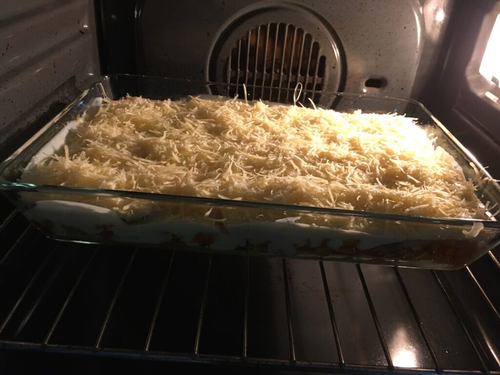 Recette lasagnes à la courge butternut -Répartir le gruyère sur le dessus et enfourner 30 min à 180°C