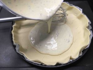 Quiche au gervais -Verser sur le fond de tarte