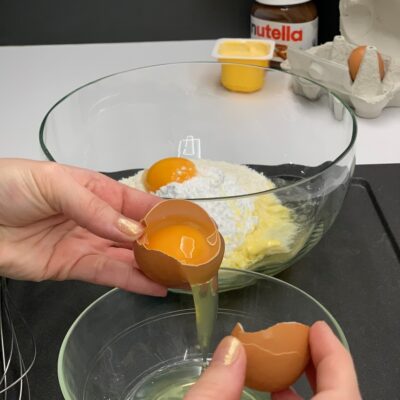 Recette crème vanille-coco au coeur nutella -Dans un autre saladier, monter les blancs en neige bien fermes avec une pincée de sel, puis incorporer-les délicatement à la préparation