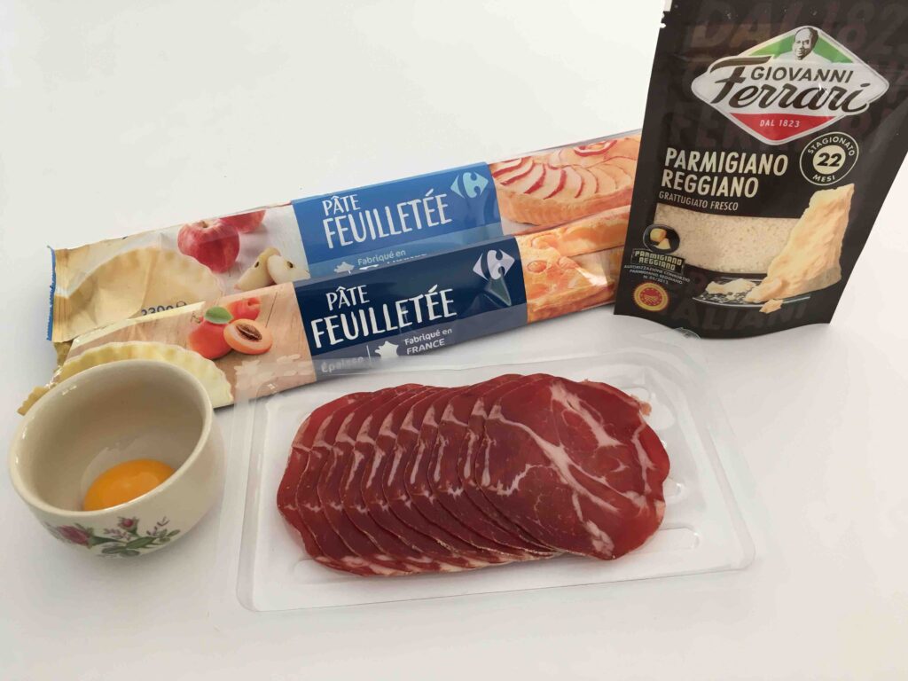 Minis croissants feuilletés à la coppa et au parmesan -Préparer tous les ingrédients nécessaires.