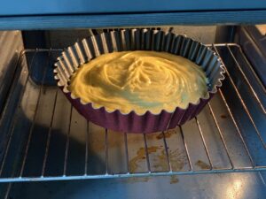 Recette gâteau renversé à l'ananas -Glisser le tout au four à 180°C pendant 35 min. Attendre que ça refroidisse un peu avant de démouler.