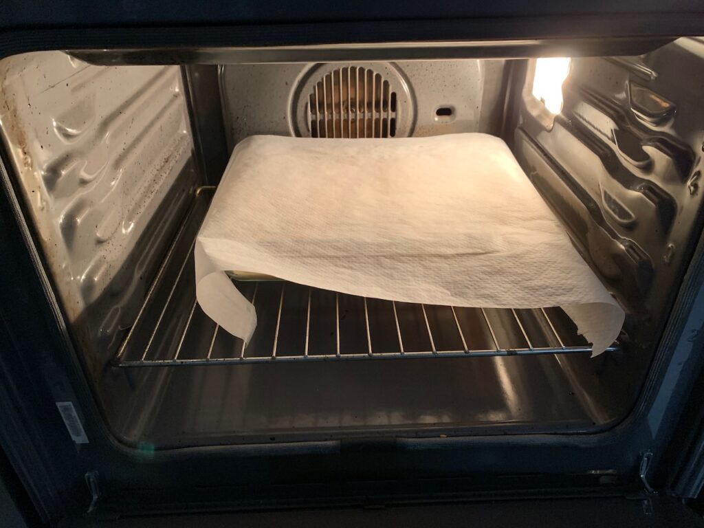 Recette gratin de butternut à la fourme d'Ambert -Couvrer le plat d'une feuille de papier sulfurisé et enfourner 30 min.