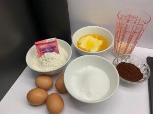 Recette quatre-quarts marbré au crumble de noisettes -Rassembler tous les ingrédients nécessaires à cette étape.