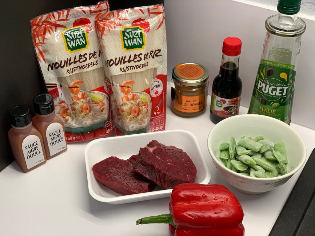 Recette wok de boeuf et nouilles chinoises -Préparer tous les ingrédients nécessaires à la réalisation de cette recette.