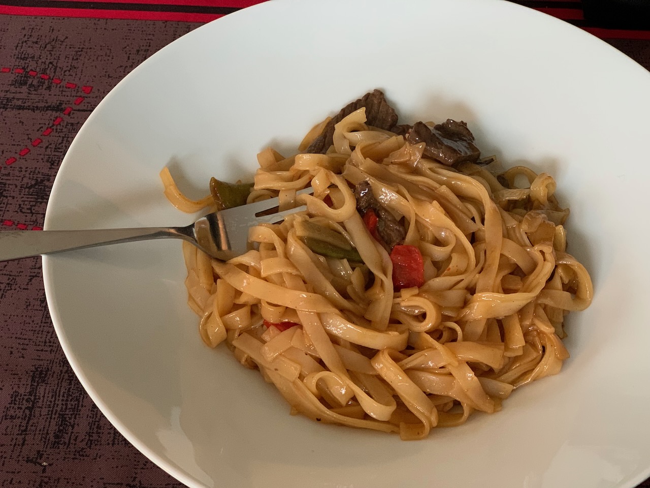 Wok de boeuf et nouilles chinoises