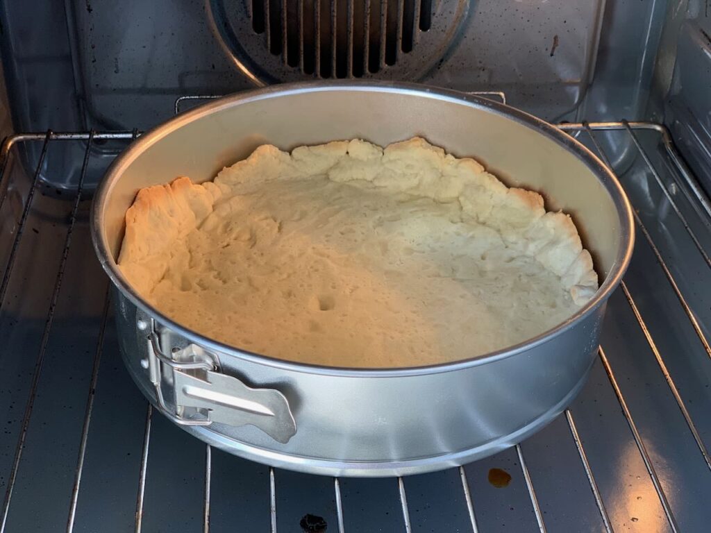 Recette tarte cookies aux pépites de chocolat et M&Ms -Retirer le papier cuisson et remettre la tarte au four pendant 5 min.
Retirer du four et laisser refroidir complètement.