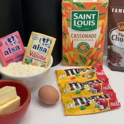 Recette tarte cookies aux pépites de chocolat et M&Ms -Préparer tous les ingrédients nécessaires à la réalisation de vos 2 étapes.