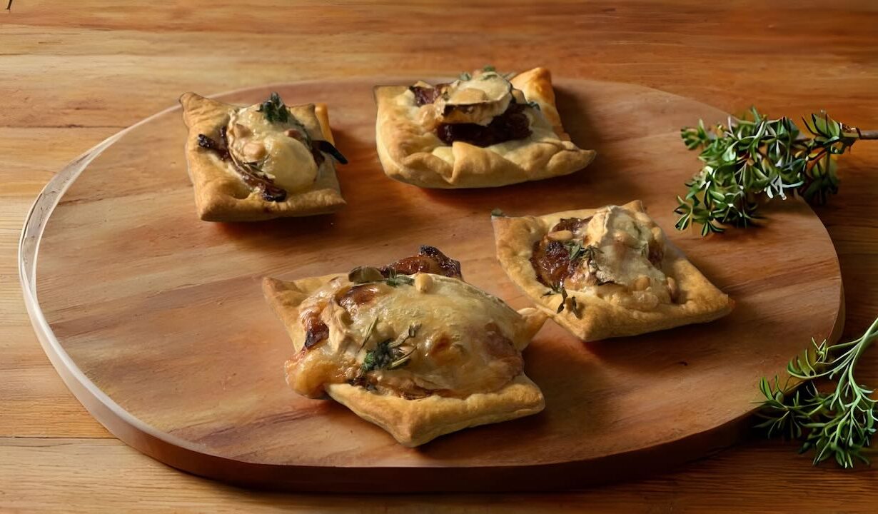 Tartelettes au confit d’oignon et chèvre
