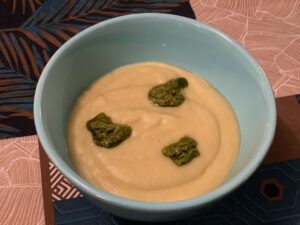Recette velouté de poireaux et pommes de terre au pesto