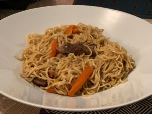 Nouilles au boeuf sautées sauce soja sucrée