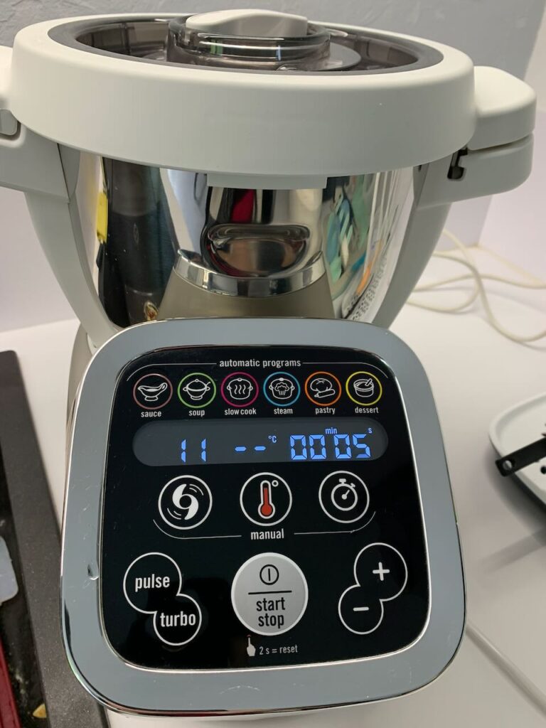 Recette filet mignon au boursin ail et fines herbes -Hacher l'échalote au robot companion muni du couteau ultralable en vitesse 11 pendant 10 sec.