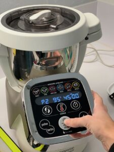 Recette filet mignon au boursin ail et fines herbes -Ajouter tous les autres ingrédients dans le robot et lancer le programme MIJOTE P2 pendant 45 min.